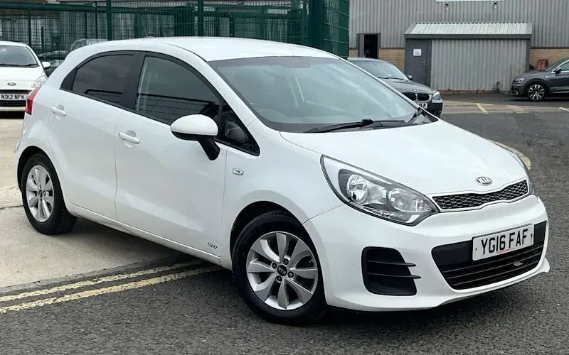 Used Kia Rio 75 HP (55 kW) 2016 Hatchback