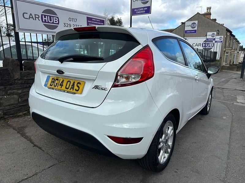 Used Ford Fiesta Zetec 82 HP (60 kW) 2014 White Hatchback