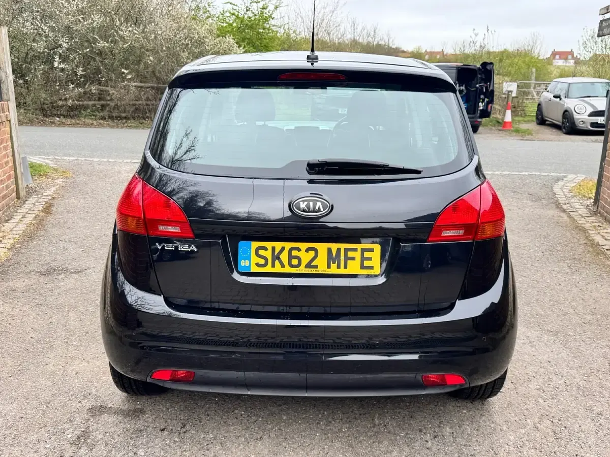 Used Kia Venga 125 HP (91 kW) 2012 Black Hatchback