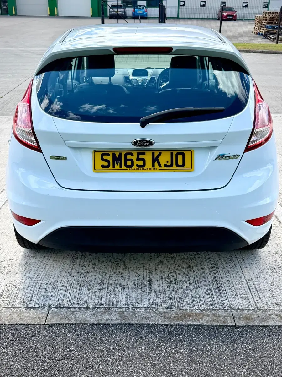 Used Ford Fiesta Zetec 2015 White Hatchback