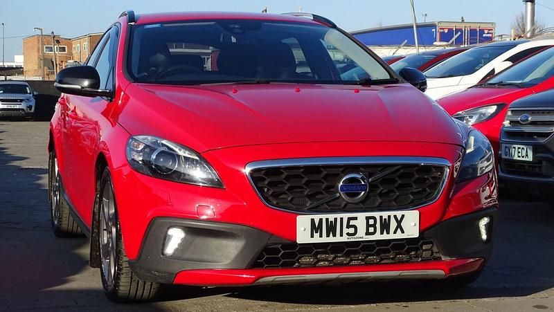 Used Volvo V40 2015 Red Hatchback