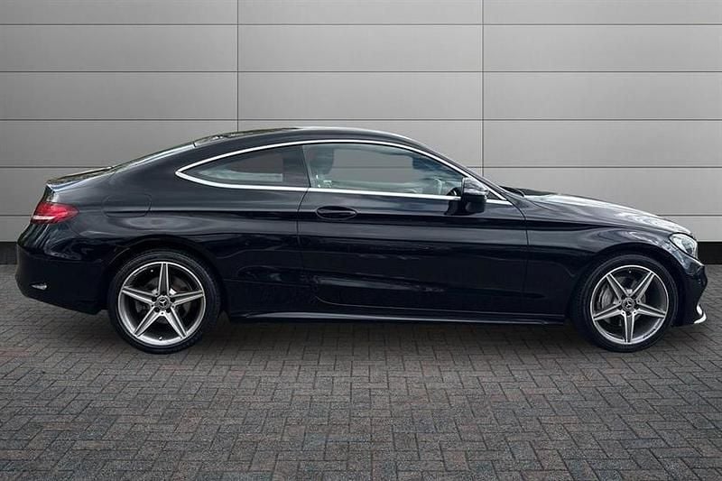 Usado Mercedes C220 AMG line 170 HP (125 kW) 2018 Preto Coupé