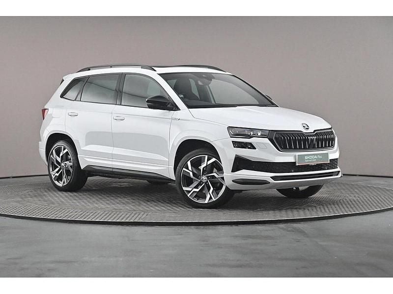 Moon white metallic Used 2023 Skoda Karoq SportLine SUV | £27,723 (Fair price) - Image 1/4
