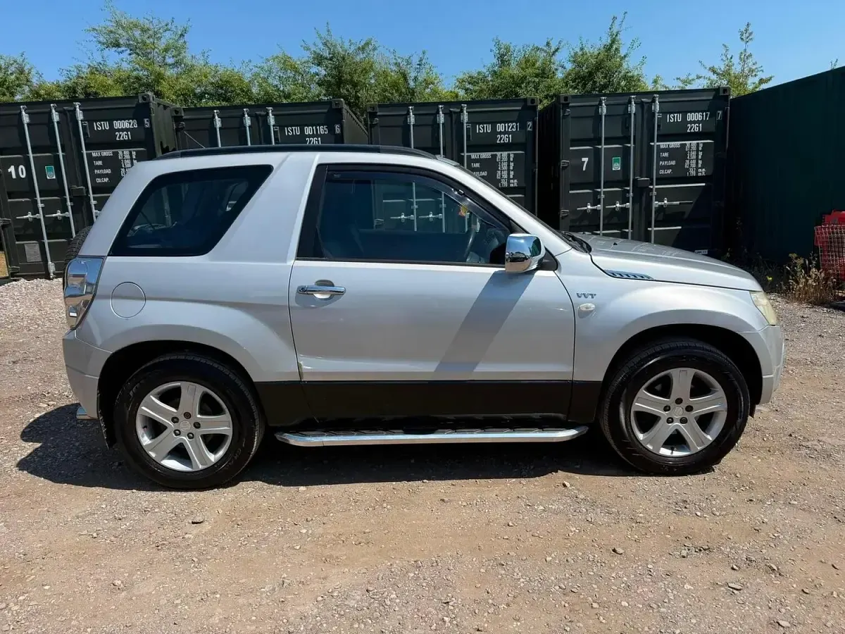 Used Suzuki Grand Vitara 107 HP (78 kW) 2006 Silver SUV