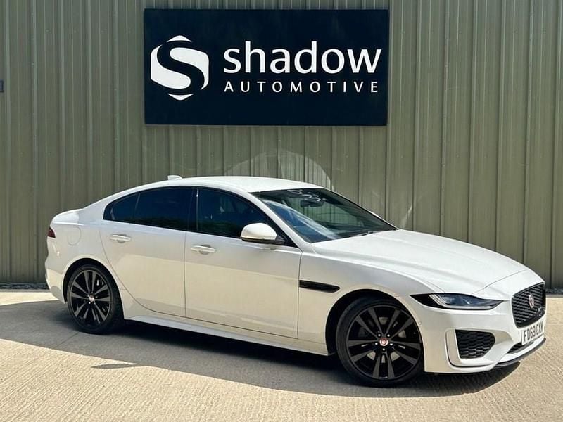 Usado Jaguar XE R-Dynamic 180 HP (132 kW) 2020 Branco Sedan