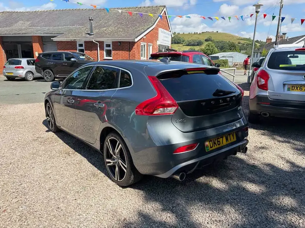 Used Volvo V40 R-Design Pro 120 HP (88 kW) 2017 Grey Hatchback