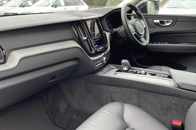 Used Volvo XC60 Core 247 HP (181 kW) 2025 Black SUV