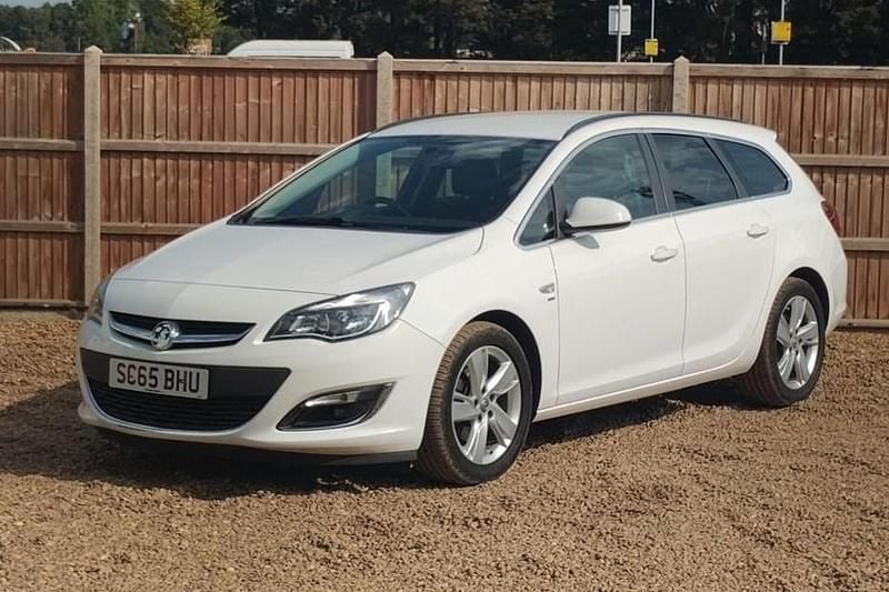 White Used 2015 Vauxhall Astra SRi Estate | £4,500 (Good price) - Image 1/1