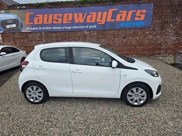 Used Peugeot 108 Active 68 HP (50 kW) 2018 White Hatchback