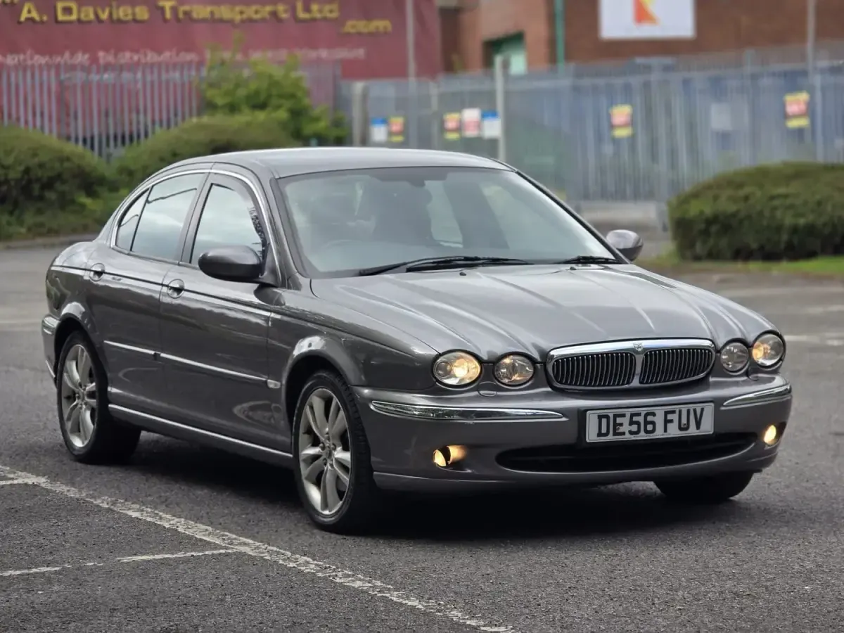 Usado Jaguar X-type SE 194 HP (142 kW) 2006 Cinzento Sedan