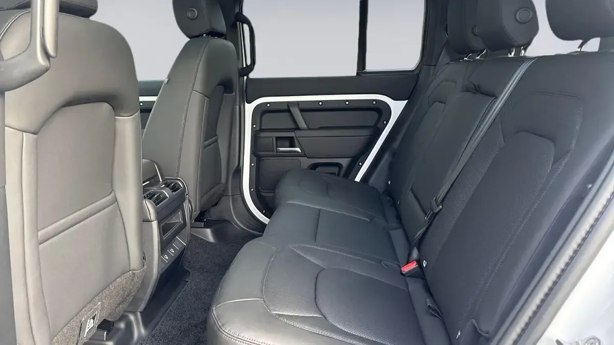 Used Land Rover Defender SE Dynamic 2026 White SUV