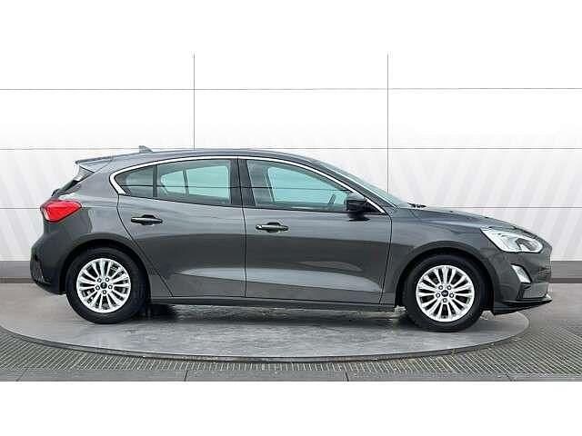 Usado Ford Focus Titanium 120 HP (88 kW) 2019 Cinzento Citadino