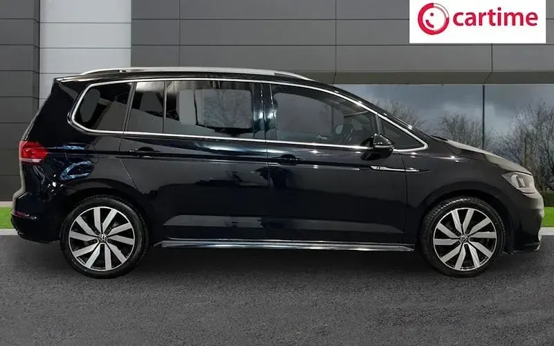 Used VW Touran R-line 150 HP (110 kW) 2025 MPV
