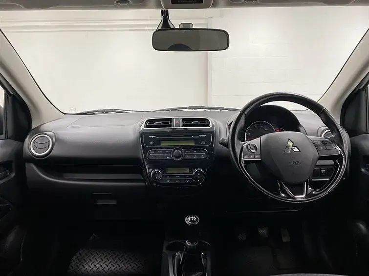 Used Mitsubishi Mirage 79 HP (58 kW) 2016 White Hatchback