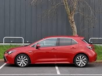 Usado Toyota Corolla Design 122 HP (89 kW) 2021 Vermelho Citadino