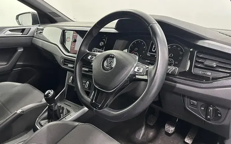 Used VW Polo SE 95 HP (69 kW) 2019 Silver Hatchback