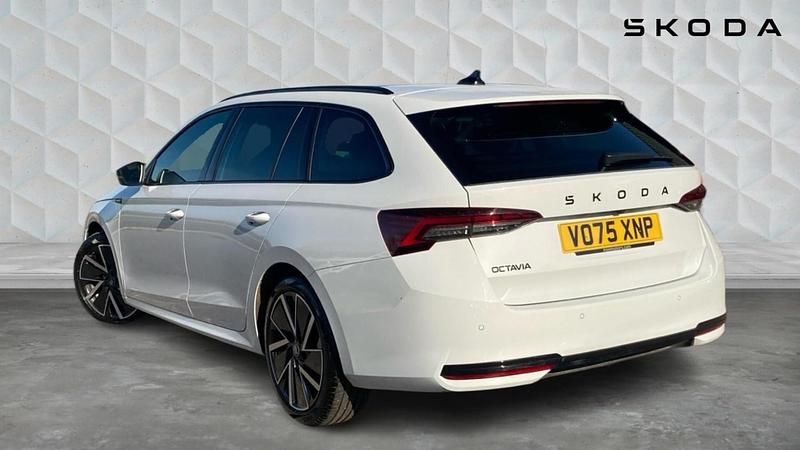 Used Skoda Octavia SportLine 150 HP (110 kW) 2025 Moon white metallic Estate