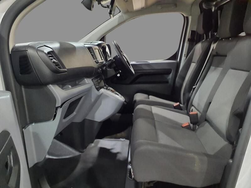 Used Peugeot e-Expert 100 kW (136 HP) 2022 Mauve/pink Van