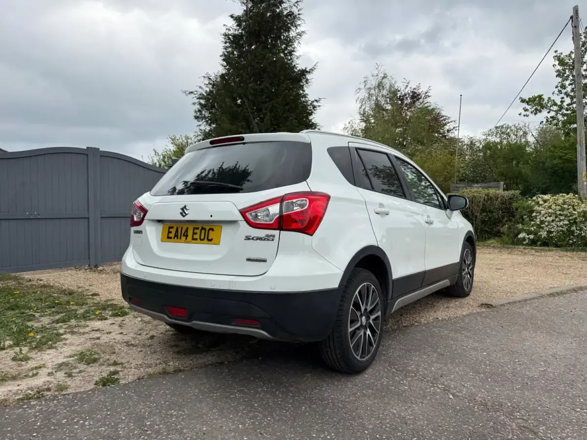 Gebraucht Suzuki SX4 S-Cross SZ5 120 PS (88 kW) 2014 Weiß Kleinwagen