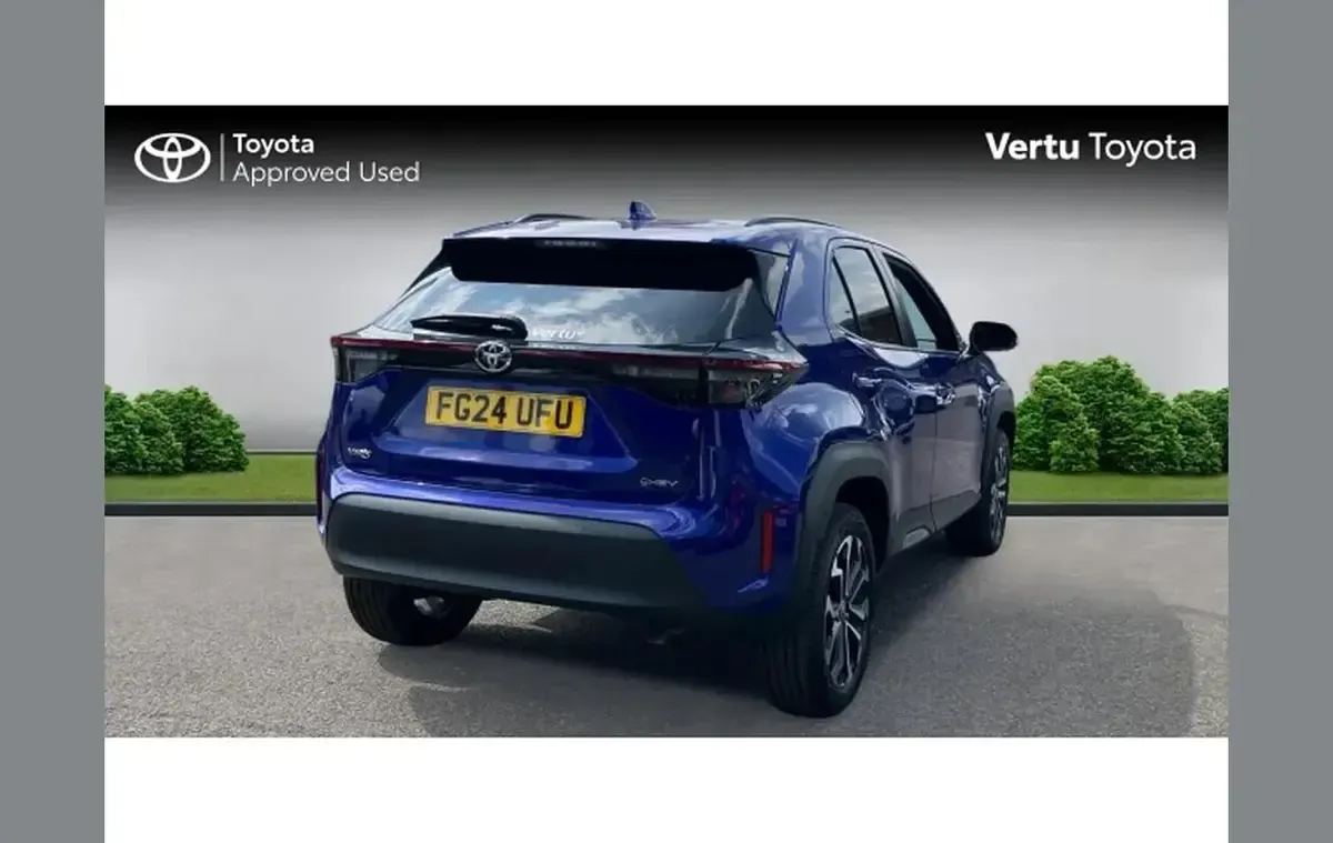 Used Toyota Yaris Cross Design 116 HP (85 kW) 2024 Blue SUV