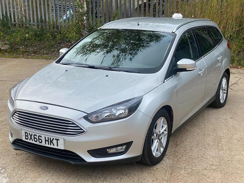 Used Ford Focus Zetec 125 HP (91 kW) 2017 Silver Estate