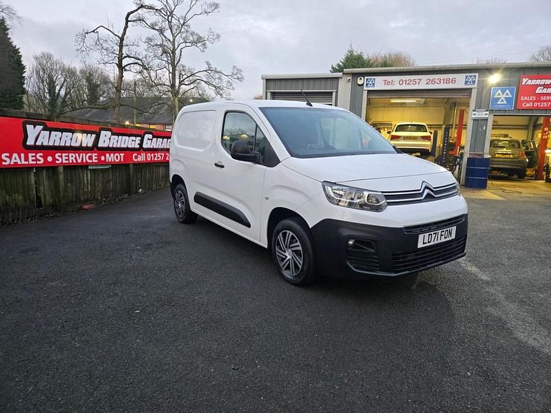 White Used 2021 Citroën Berlingo MPV | £7,795 (Super price) - Image 1/4