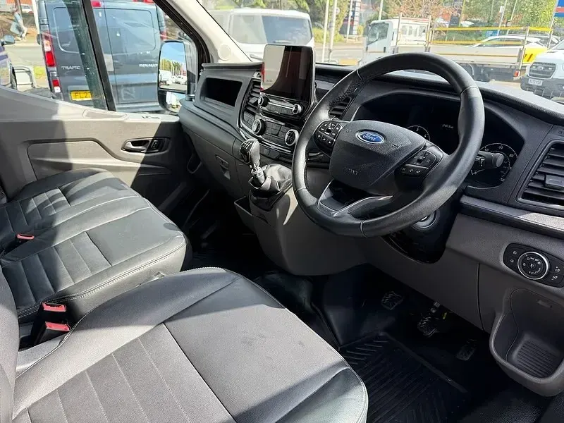 Begagnad Ford Transit 170 HK (125 kW) 2021 Röd Van