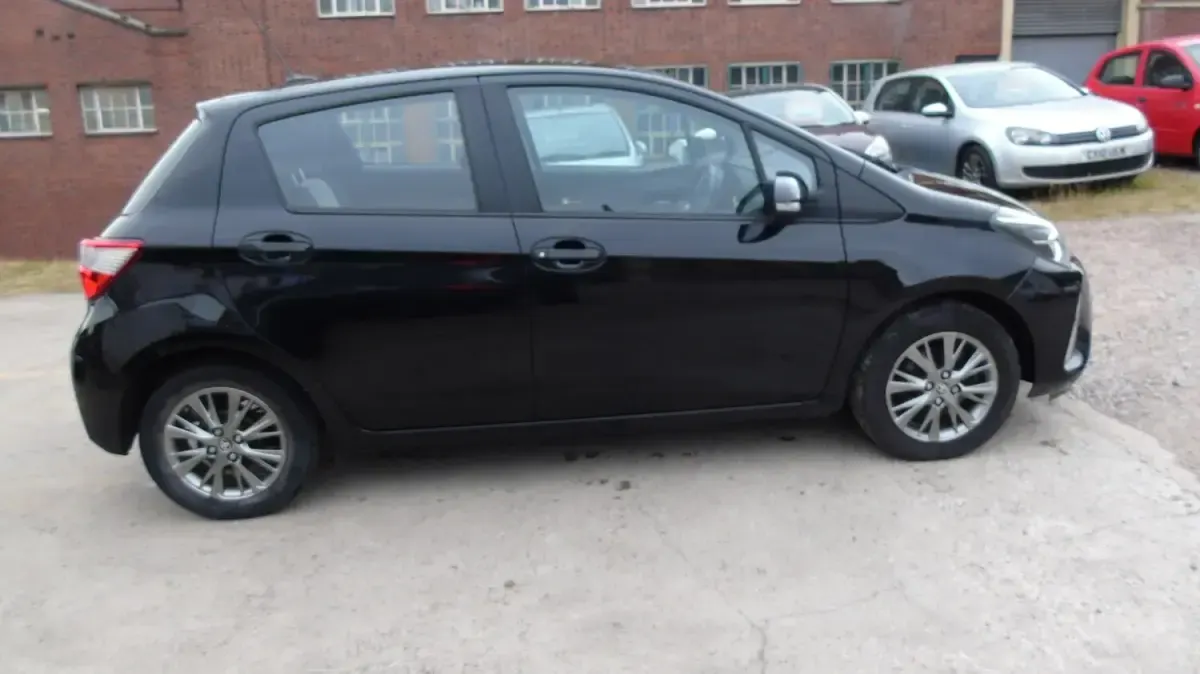 Used Toyota Yaris 111 HP (81 kW) 2017 Black Hatchback