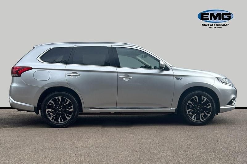 Used Mitsubishi Outlander 200 HP (147 kW) 2018 Silver SUV