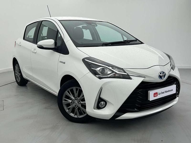 White Used 2019 Toyota Yaris Hybrid Hatchback | £12,399 (Fair price) - Image 1/4