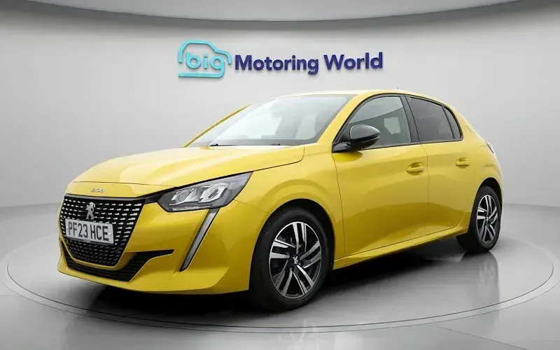 Used Peugeot 208 Active+ 75 HP (55 kW) 2023 Yellow Hatchback