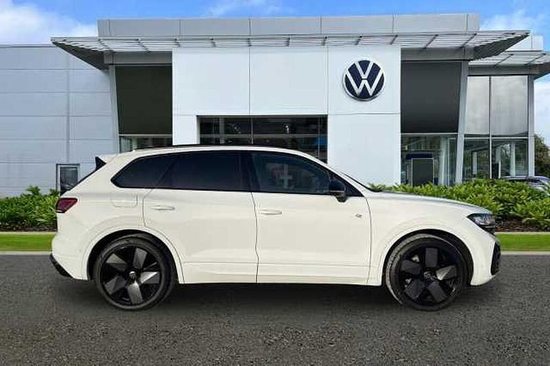 New VW Touareg Black Edition 286 HP (210 kW) 2025 White SUV