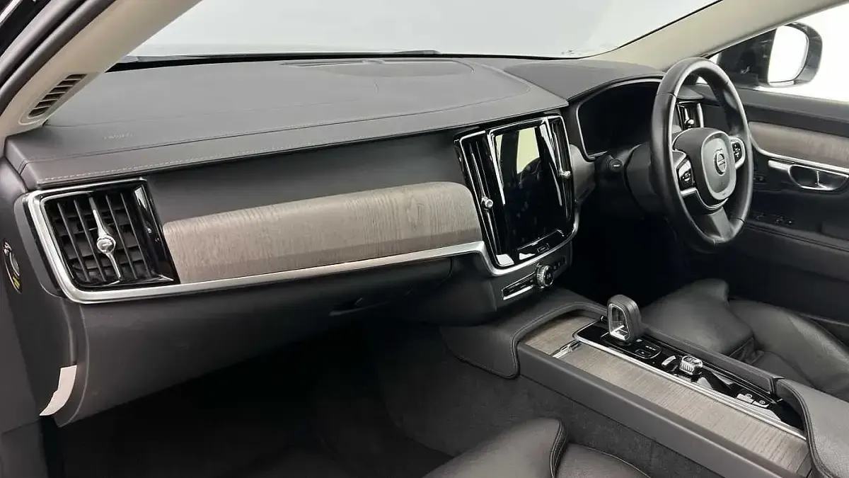 Used Volvo V90 235 HP (172 kW) 2022 Onyx black Estate