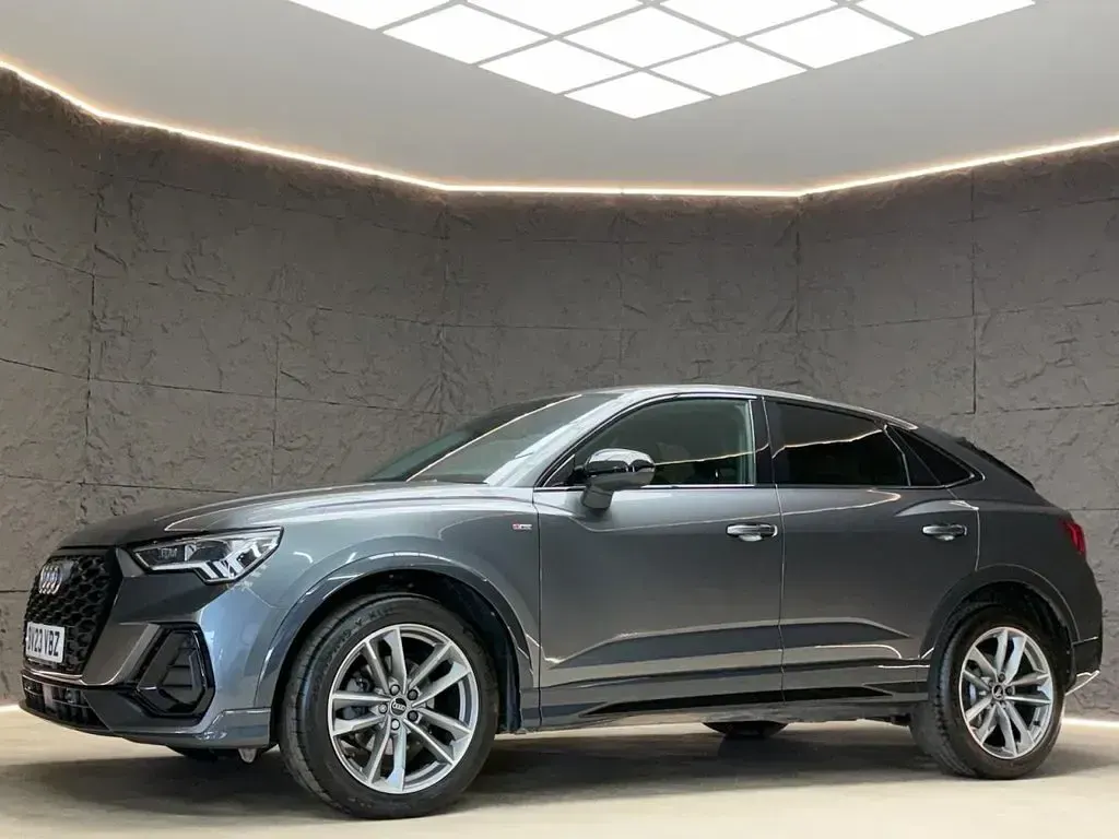 Używany Audi Q3 Sportback Black Edition 150 KM (110 kW) 2023 Szary SUV
