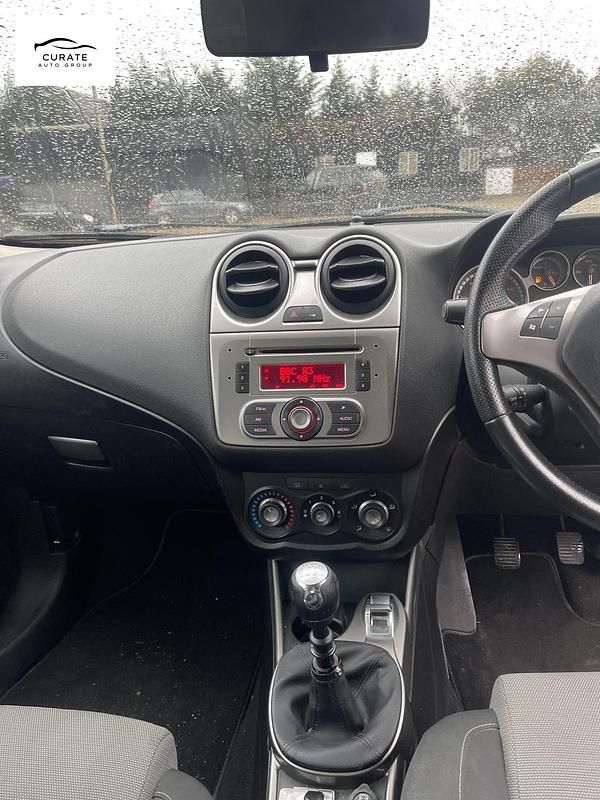 Used Alfa Romeo MiTo Turismo 95 HP (69 kW) 2010 White Hatchback