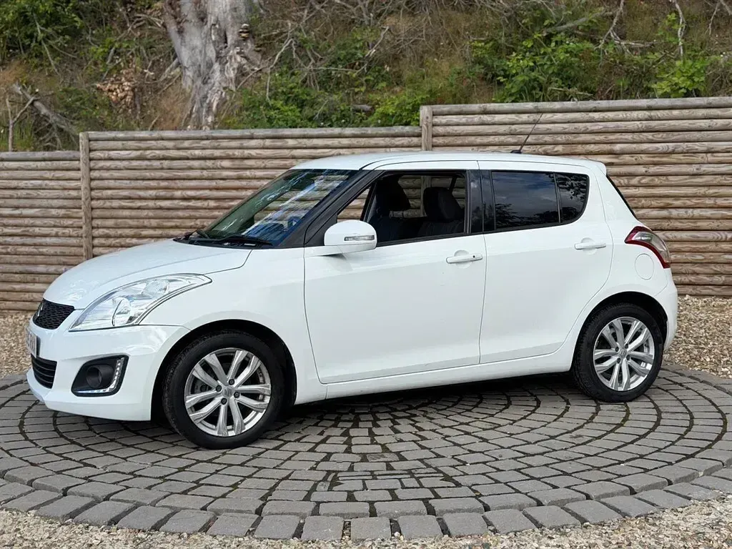 Used Suzuki Swift SZ4 94 HP (69 kW) 2015 White Hatchback