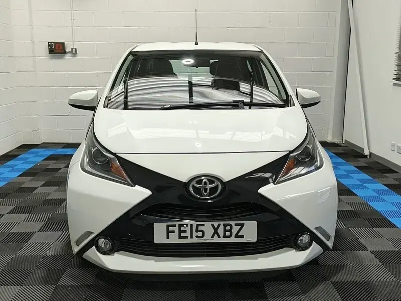 Used Toyota Aygo x-press 2015 White Hatchback