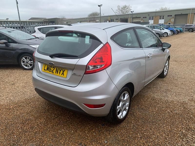 Used Ford Fiesta Zetec 82 HP (60 kW) 2012 Silver Hatchback
