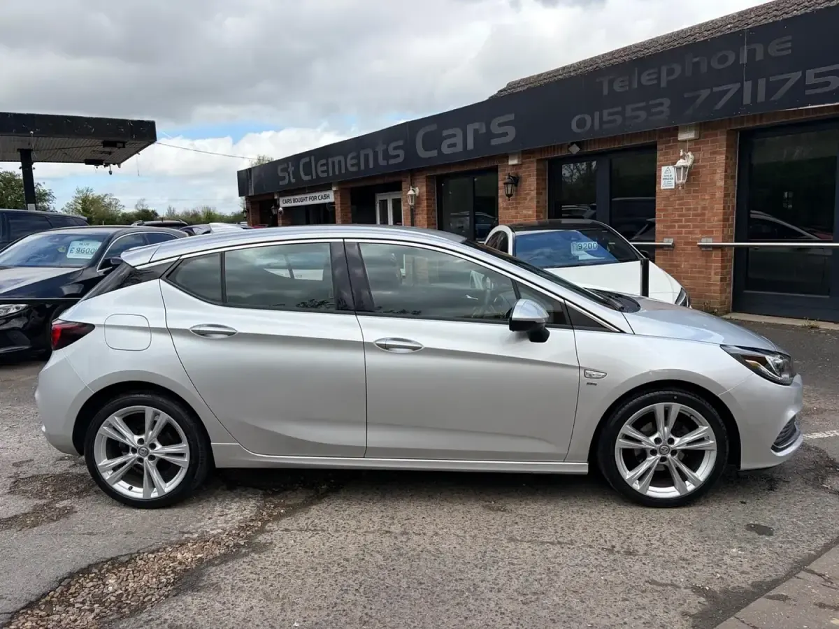 Used Vauxhall Astra SRi 2018 Silver Hatchback