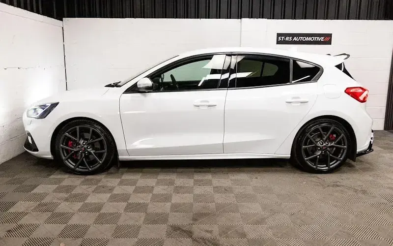 Used Ford Focus ST 280 HP (205 kW) 2020 White Hatchback