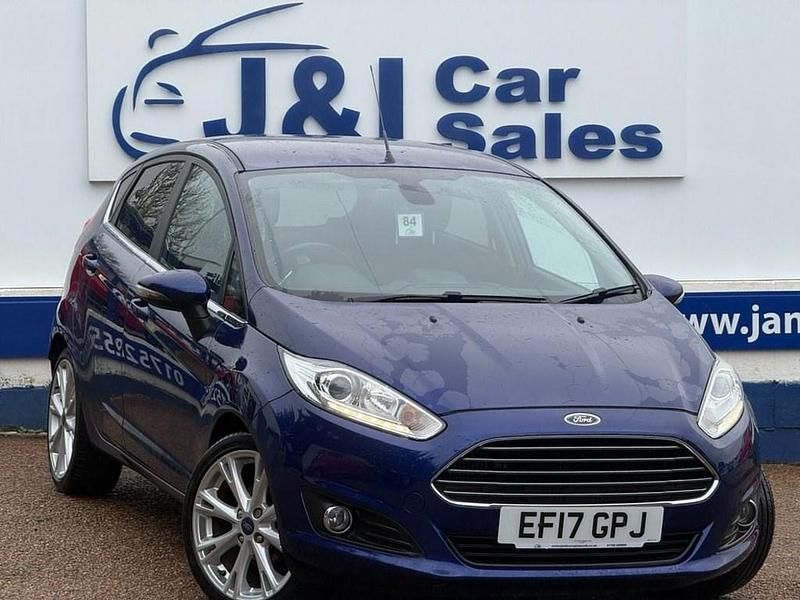 Used Ford Fiesta Titanium 100 HP (73 kW) 2017 Blue Hatchback
