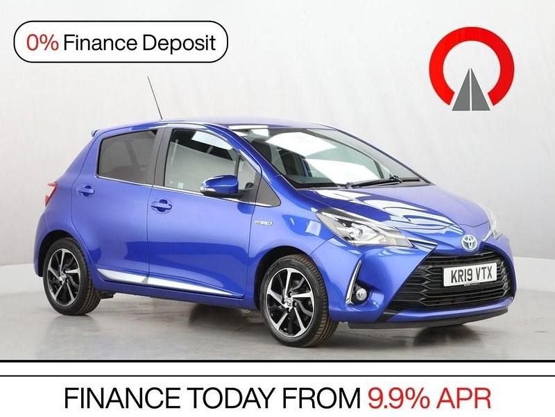 Used Toyota Yaris Hybrid 100 HP (73 kW) 2019 Blue Hatchback