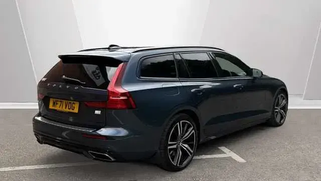 Used Volvo V60 R-Design 340 HP (250 kW) 2021 Blue Estate