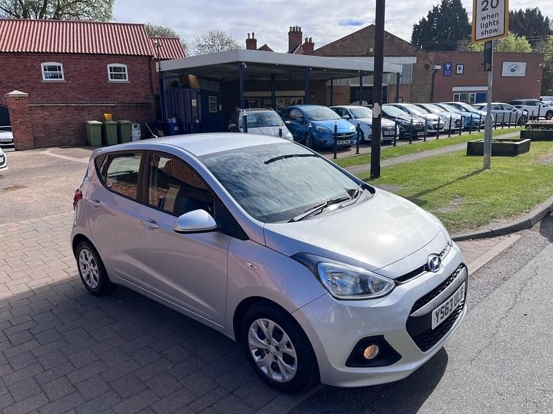 Used Hyundai i10 SE 87 HP (63 kW) 2014 Silver Hatchback