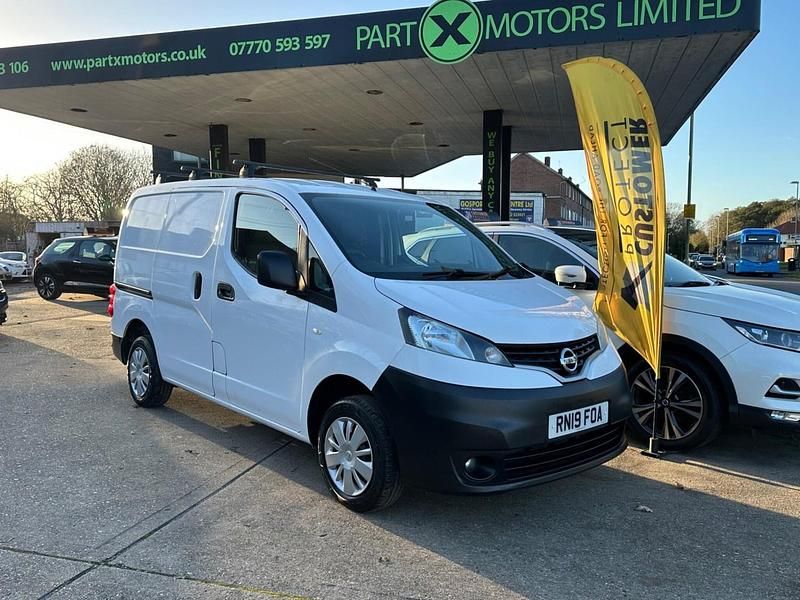 White Used 2019 Nissan NV200 Acenta MPV | £8,495 (A bit pricey) - Image 1/4