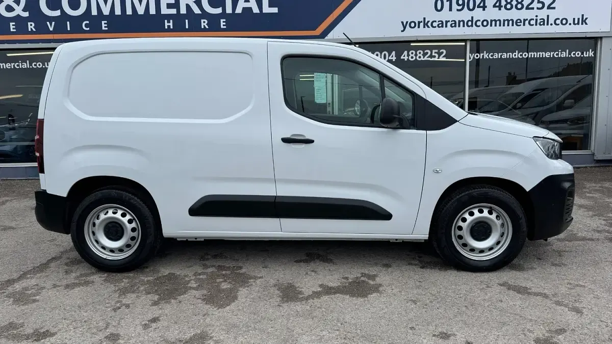 Used Peugeot E-Partner Premium 100 kW (136 HP) 2023 White MPV