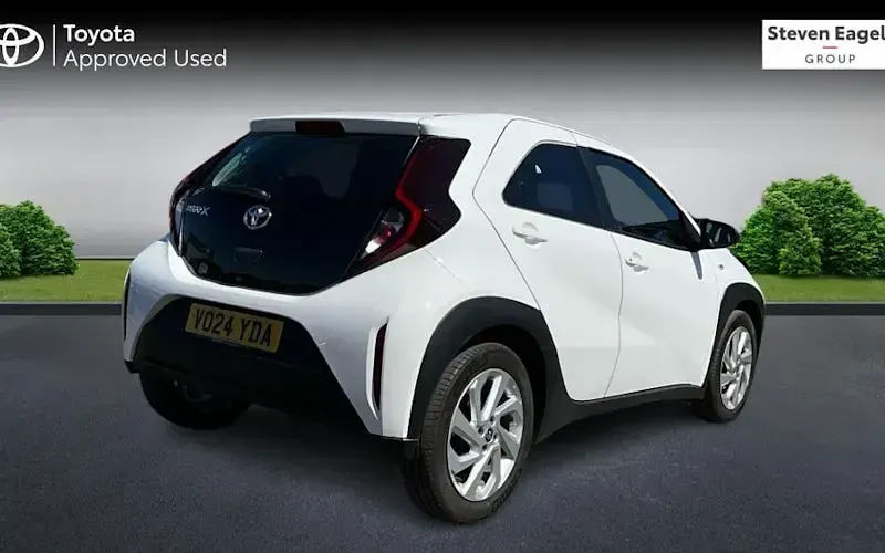 Used Toyota Aygo X PURE 72 HP (52 kW) 2024 White SUV
