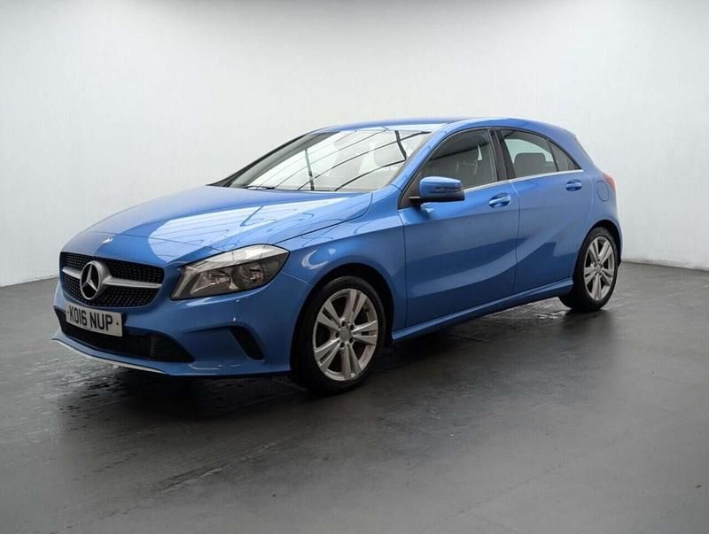 Used Mercedes A180 122 HP (89 kW) 2016 Blue Hatchback