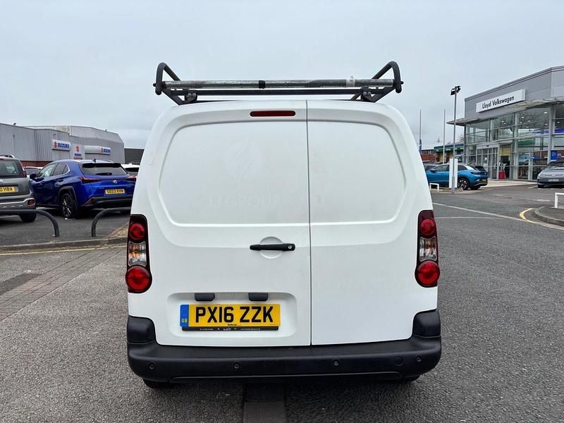 Used Citroën Berlingo 75 HP (55 kW) 2016 White MPV