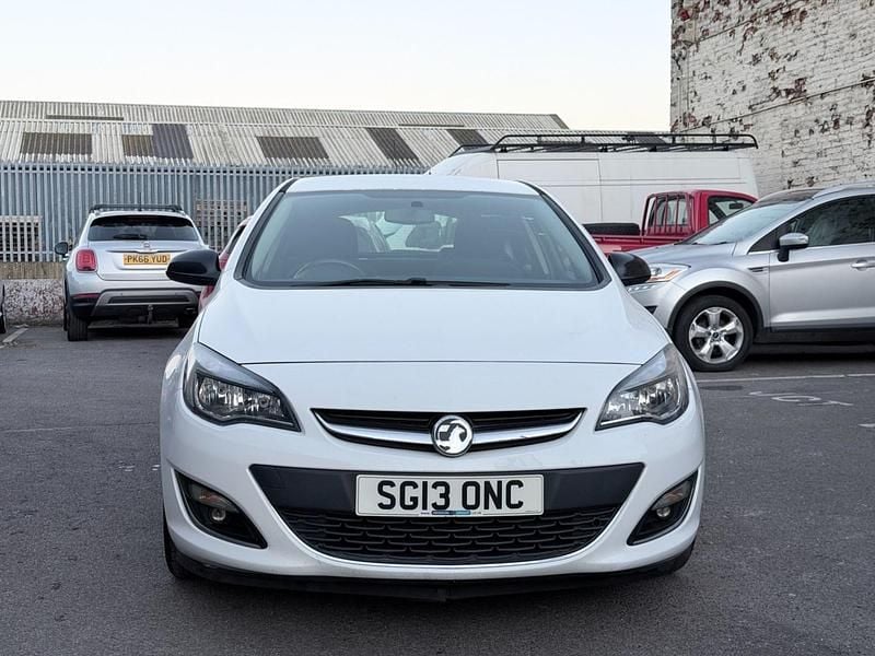 Used Vauxhall Astra SRi 2013 White Hatchback